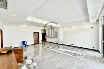 GBUSINESS IMMO VOUS PROPOSE A LA LOCATION UN MAGNIFIQUE APPARTEMENT LUMINEUX OFFRANT UNE VUE IMPRENABLE SUR LE FLEUVE CONGO