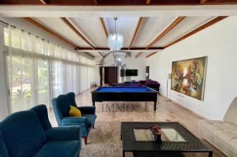 GBUSINESS IMMO VOUS PROPOSE EN VENTE UNE MAGNIFIQUE VILLA REPOSANTE DE  3000 M AVEC UNE VUE PANORAMIQUE EXCEPTIONNELLE SUR LE FLEUVE CONGO.