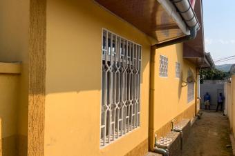 Vente parcelle avec deux maisons type locatifs ou rsidentiel  Ngaliema 