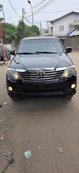 Toyota fortuner Sans Plaque  Authentique  Couleur dorigine  Boite automatique  Moteur essence  Climatisation  Faible kilomtrage  Full option  Prix 25000  discuter lgreme