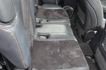 Toyota vanguard  3 banquettes  Sans plaque  Couleur dorigine  Boite automatique  Moteur essence  Climatisation  Faible kilomtrage  Full option  Prix 13000  discuter lgre
