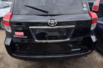 Toyota vanguard  3 banquettes  Sans plaque  Couleur dorigine  Boite automatique  Moteur essence  Climatisation  Faible kilomtrage  Full option  Prix 13000  discuter lgre