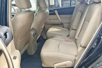TOYOTA Highlander  Full option  Sans plaque  Anne de fabrication 2012  Volant normal gauche  Intrieur cuir  Automatique essence  V6 Climatisation impeccable  Jantes chromes  L