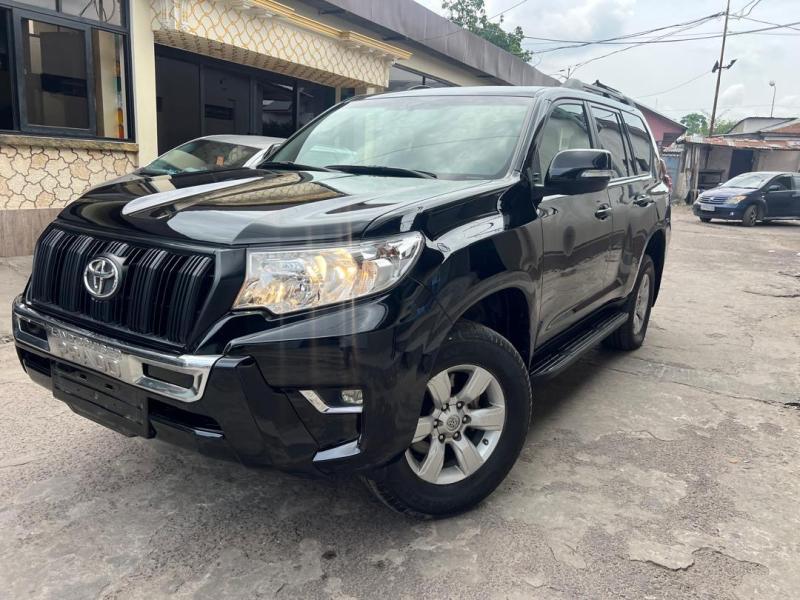 TOYOTA PRADO TXL  Anne 2018 Authentique Plaque BT en cours Full Option Automatique  Volant normal Panoramique Couleur dorigine Suspension normale Kilomtrage 9430km Essence  