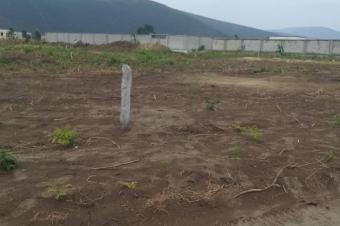 GS13IMMO SARL met  votre disposition la vente de ce terrain vide la CNsele. Bel endroit et  accessibilit 55. Dimension 2020M. Prix 9.500  discuter.  votre coute.