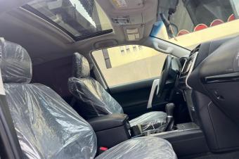 TOYOTA PRADO TXL  Anne 2018 Authentique Plaque BT en cours Full Option Automatique  Volant normal Panoramique Couleur dorigine Suspension normale Kilomtrage 9430km Essence  