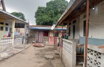 Parcelle avec 8 portes des locataires à vendre au Quartier maman Mobutu dans la commune de Mont Ngafula mediacongo