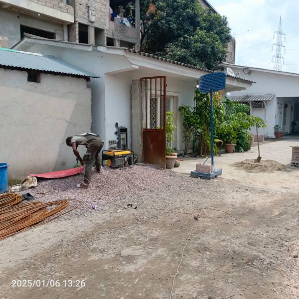 Un terrain vide  vendre dans la commune de Limete 1 re rue au Quartier funa 