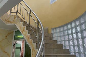 Magnifique parcelle avec une maison dun tage soit R1  vendre situ  kinsuka pcheur CNgaliema 
