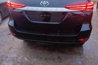 TOYOTA FORTUNER SANS PLAQUE 2024 AUTHENTIQUE  PRIX54.000.   AUTOMATIQUE ESSENCES 00.0KILOMETRES CLIMATISATION IMPECCABLES FULLS OPTIONS LOCALISATION CHEZ 