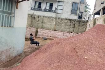 Vente dun terrain vide  Limete 1 re rue funaforgeron avant htel Bunka Palace 
