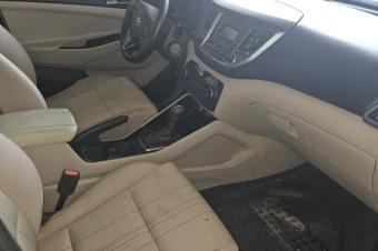 PRADO TXL VOLANT NORMAL AUTOMATIQUE ESSENCE   4 CYLINDRES SANS PLAQUE  PRIX45.000  NGOCIATION POSSIBLE EN FAE  KILOMTRAGE 42000 CLIMATISATION IMPECCABLE   DIRECT