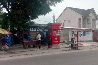 MT SERVICESIMMO SARL met  votre disposition la vente de cette  parcelle au  QBANUNU dans la CMatt. Rf glise BIMA. Dimension 1233M. Prix 250.000  discuter.  vous.