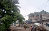 Parcelle en vente sur direction avec une grande maison prêt habite et deux maisons commerciales à Nsele Terre jaune mediacongo