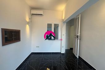 Location dun superbe appartement de 3CHS 3 salles de douches au 2me niveau dun magnifique btiment ayant 3 occupants ou familles offrant un cadre reposant  BasokoGB.
