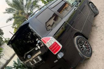 TOYOTA NOHA 3 A VENDRE A KINSHASA 