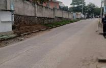 Vente d'une grande parcelle avec maison sur macadam dans la Commune de Ngaliema Binza UPN mediacongo