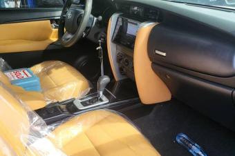 Fortuner 2020 couleur authentique  Sans plaque  Kilomtrage normal  Climatisation normal  3 siges en cuir chocolat  Prix 39000 a discut lgrement