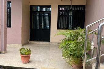 VENTE PARCELLE AVEC UN BTIMENT DUN TAGE R1 CONTIENNENT 4 APPARTEMENTS  CPA MAZAL CMONT NGAFULA