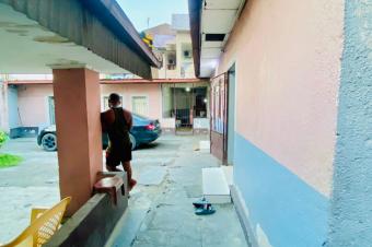 PARCELLE EN VENTE AVEC 4 PORTES DANS LA COMMUNE DE KITAMBO 