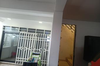 UN Immeuble en vente de 2 niveaux avec 5 appartements ET terrasse dans la Commune de NGALIEMAOKAPI 