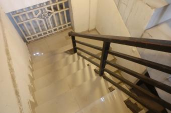 UN Immeuble en vente de 2 niveaux avec 5 appartements ET terrasse dans la Commune de NGALIEMAOKAPI 
