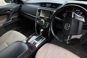 Moteur  Essence et trs performant   Couleur  Noir  Intrieur  beige  La Climatisation fonctionne trs trs bien  Tout est ok    Prix 7800 
