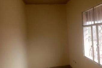 Parcelle en vente Contiennent une belle maison dun niveau R1 plus magasin dans la Commune de Ndjili Quartier 4 