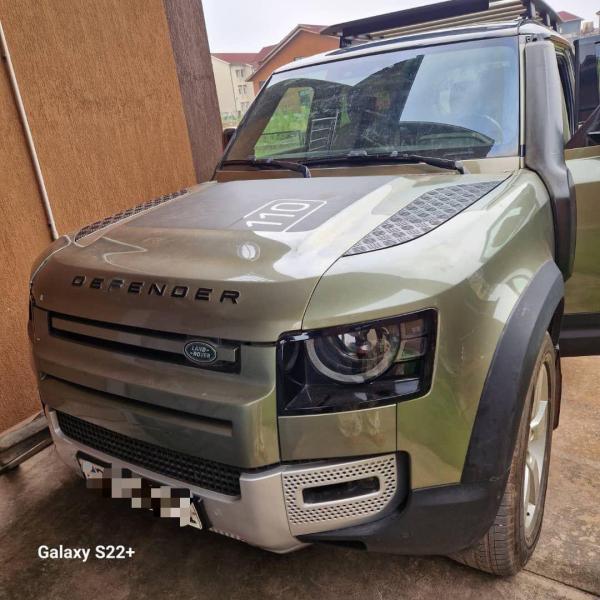 Land Rover Defender Anne de fabrication 2021 Moteur essence 6Cylindres Climatise Kilomtre parcourus 20.000KM. Prix de dpart 80.000  discuter lgrement