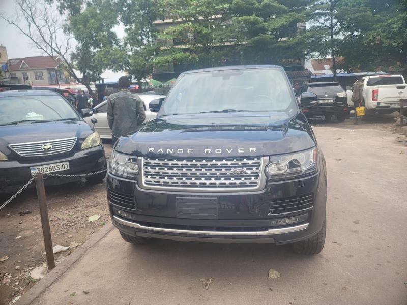 Range Rover vogue 2016  Essence  6 cylindres  Full options  Toit panoramique  Automatique  Moteur impeccable   Prix  30.000 a discuter lgrement  Besoin dargent  Localisati