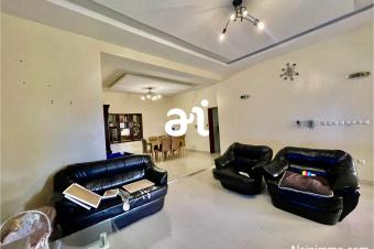 VENTE PARCELLE DE 320m  AVEC BTISSE DE 3 CHAMBRES  MONT NGANFULA