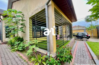 VENTE PARCELLE DE 320m  AVEC BTISSE DE 3 CHAMBRES  MONT NGANFULA