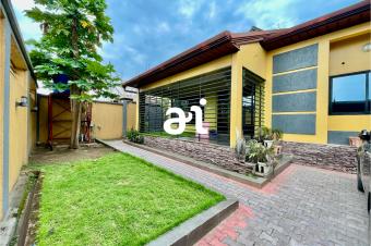 VENTE PARCELLE DE 320m  AVEC BTISSE DE 3 CHAMBRES  MONT NGANFULA