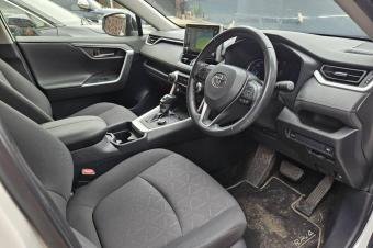 Toyota rav4 hybride  Anne de fabrication 2021  Volant droite Essence  Automatique  4 cylindre  Climatis  kilomtrage 41000km  besoin Prix 16000 offre direct 