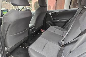 Toyota rav4 hybride  Anne de fabrication 2021  Volant droite Essence  Automatique  4 cylindre  Climatis  kilomtrage 41000km  besoin Prix 16000 offre direct 