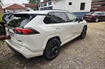 Toyota rav4 hybride  Anne de fabrication 2021  Volant droite Essence  Automatique  4 cylindre  Climatis  kilomtrage 41000km  besoin Prix 16000 offre direct 