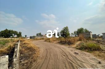 VENTE  DES TERRAINS DE 20M20 VIDES ET LOTIS  15 MINUTES DE LAROPORT DE NDJILI KINSHASANSELEKINKOLE.