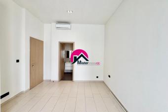 Location dune luxueuse villa en duplex des 4 CHS autonomes  1 CH pour nounou au sein dune concession moderne offrant divers avantages etc. Situe  BasokoGB.