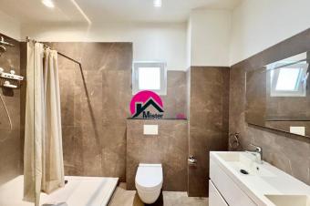 Location dune luxueuse villa en duplex des 4 CHS autonomes  1 CH pour nounou au sein dune concession moderne offrant divers avantages etc. Situe  BasokoGB.