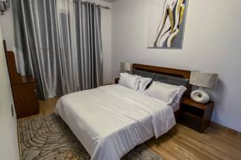Appartement luxueux meubl sur beau vent lingwala. 1 chambre  Salon  Cuisine amricaine  Salle de bain  Courant eau Wifi gratuit  Ascenseur   Prix 150 jour possible rduction