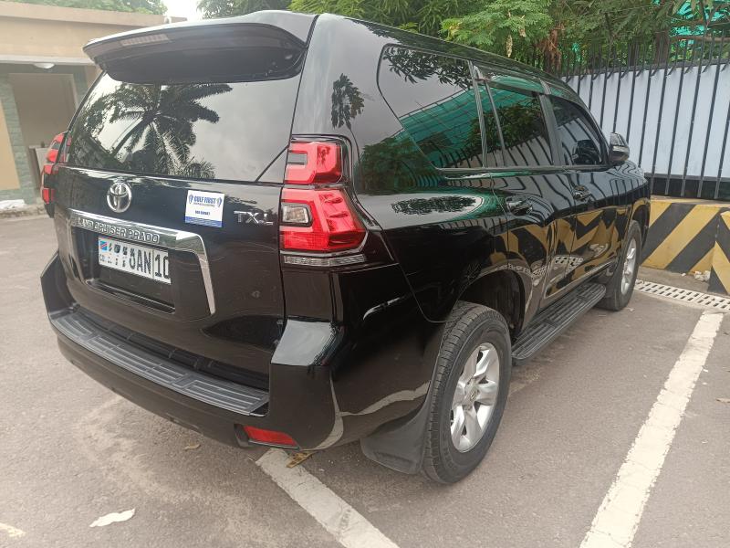 GS13CAR SARL met  la disposition de tous la location de cette Jeep pour vos diffrentes manifestation Mariage Anniversaire etc. CGombe Av. Tshatshi. Prix 180Jr.  vous