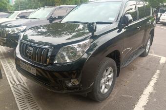GS13CAR SARL met  la disposition de tous la location de cette Jeep pour vos diffrentes manifestation Mariage Anniversaire etc. CGombe Av. Tshatshi. Prix 180Jr.  vous
