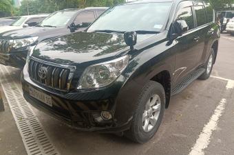 GS13CAR SARL met  la disposition de tous la location de cette Jeep pour vos diffrentes manifestation Mariage Anniversaire etc. CGombe Av. Tshatshi. Prix 180Jr.  vous