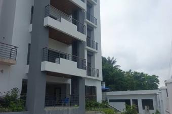 Parcelle mise en vente dans la commune de ngaliema Qjoli Parc avenue Colonel MPIA 19 rf Eglise St Luc avec plusieurs appartements. Gurite groupe lectrogne industriel jardi