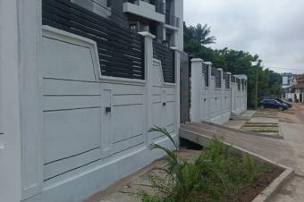 Parcelle mise en vente dans la commune de ngaliema Qjoli Parc avenue Colonel MPIA 19 rf Eglise St Luc avec plusieurs appartements. Gurite groupe lectrogne industriel jardi