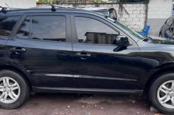 Santafe 2011 essence automatique 4cylinder kilomtrage 68000 pas encore rouler a kinshasa prix 9500 a discuter