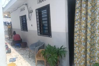 GS13IMMO SARL met  votre disposition la vente de cette jolie parcelle  avec 2 portes QLuyeye Direction Dalle CBumbu. Dimension 918M. Prix 40.000  discuter.  vous.