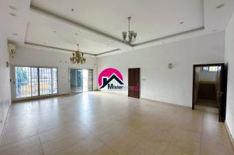 Location dune magnifique villa des 4CHS offrant un cadre de vie exceptionnel idal pour les amoureux du confort. Situe  Ngaliema aux alentours du Palais des Marbres.