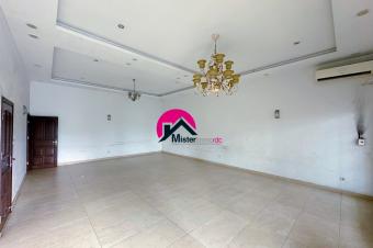 Location dune magnifique villa des 4CHS offrant un cadre de vie exceptionnel idal pour les amoureux du confort. Situe  Ngaliema aux alentours du Palais des Marbres.