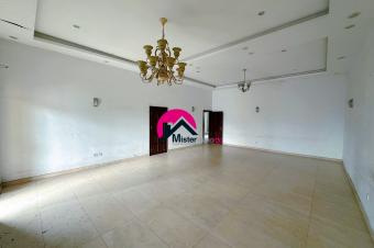 Location dune magnifique villa des 4CHS offrant un cadre de vie exceptionnel idal pour les amoureux du confort. Situe  Ngaliema aux alentours du Palais des Marbres.